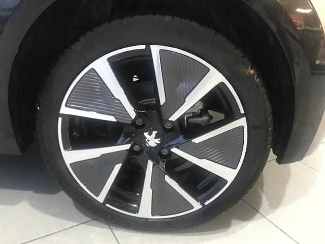 Peugeot 208 image 9