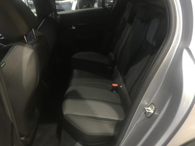 Peugeot 208 image 7