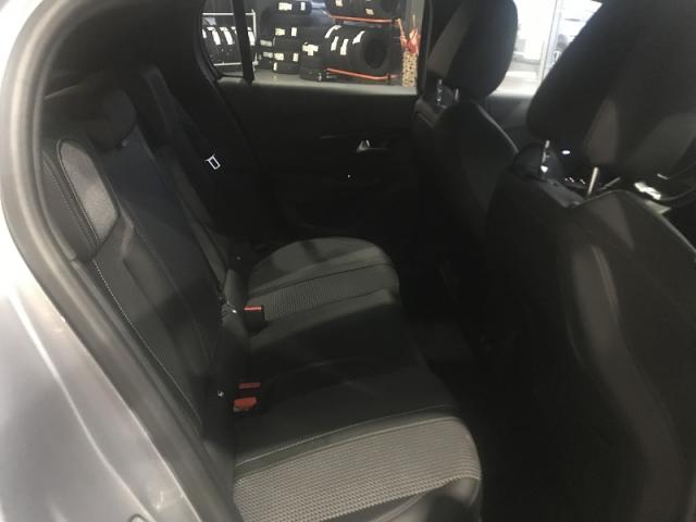 Peugeot 208 image 1