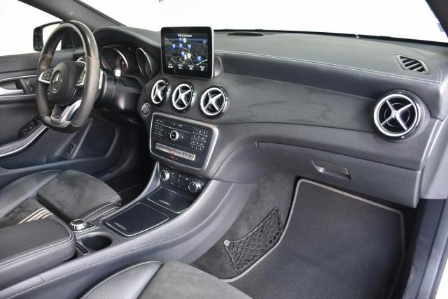 Mercedes Benz Cla Shooting Brake image 9