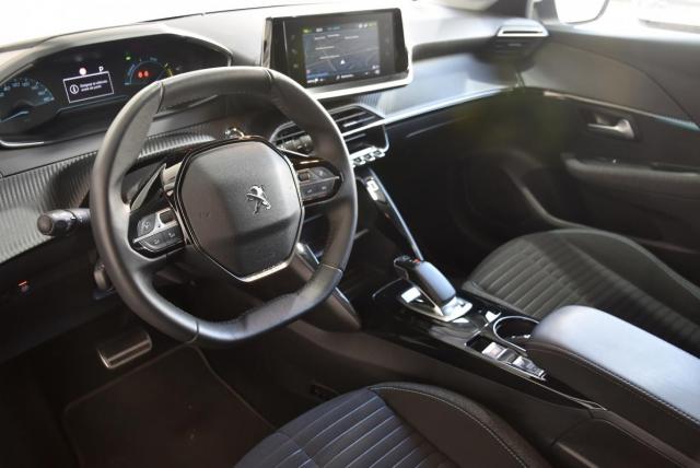 Peugeot 208 image 3