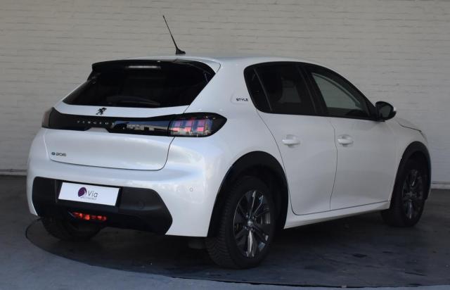 Peugeot 208 image 2