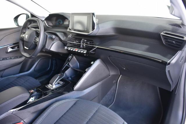 Peugeot 208 image 8