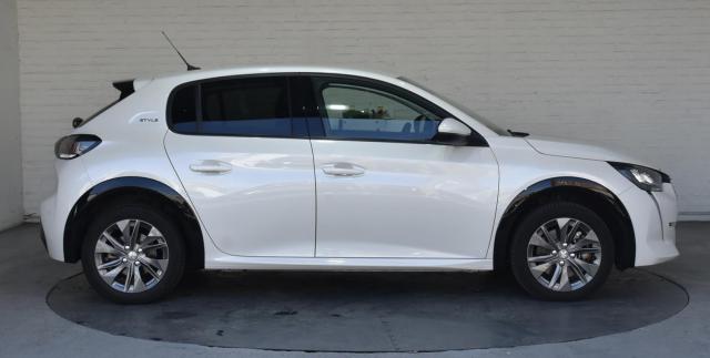 Peugeot 208 image 5