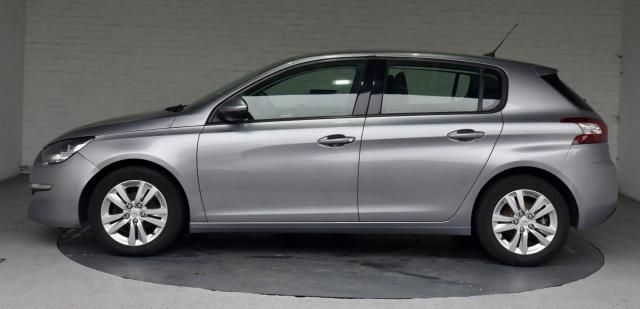Peugeot 308 image 2