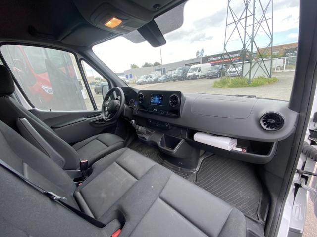 Mercedes Benz Sprinter image 4
