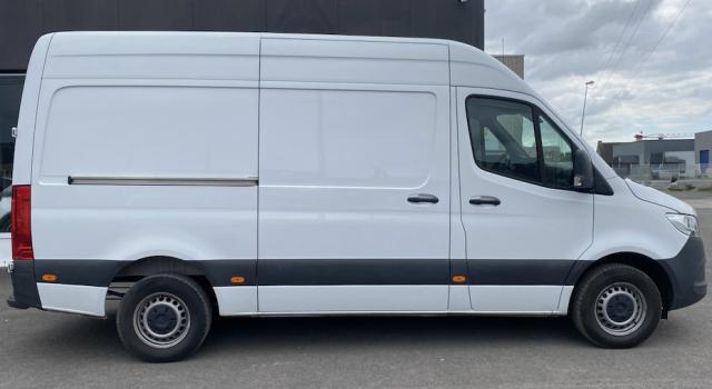 Mercedes Benz Sprinter image 1