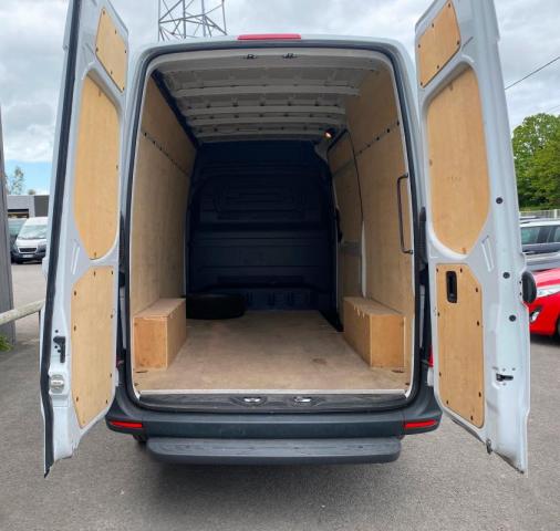 Mercedes Benz Sprinter image 3