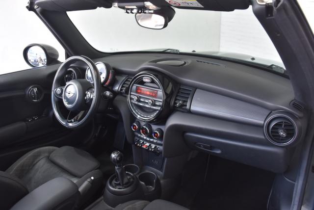 Mini Cabrio image 8