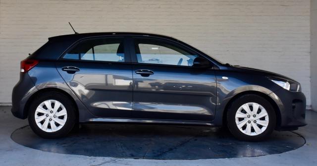 Kia Rio image 7