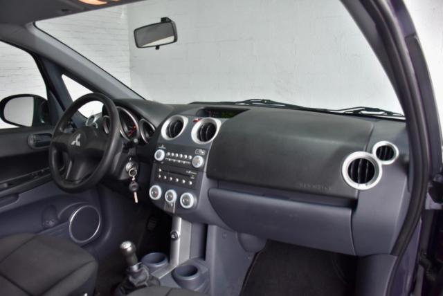 Mitsubishi Colt image 8