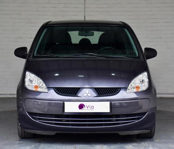 Mitsubishi Colt image 9