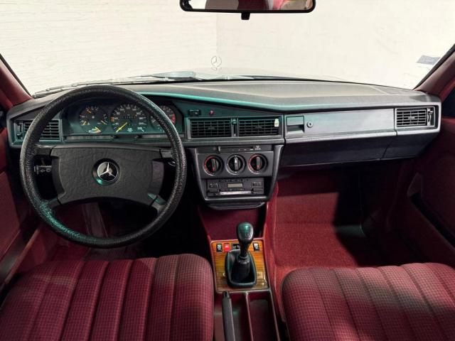 Mercedes Benz 190 image 8