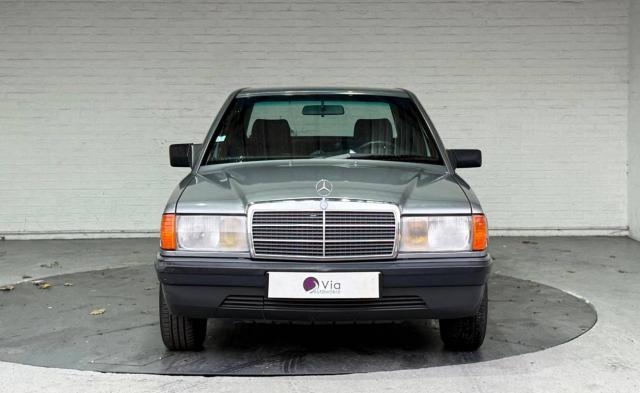 Mercedes Benz 190 image 9