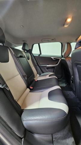 Volvo V60 Cross Country image 4