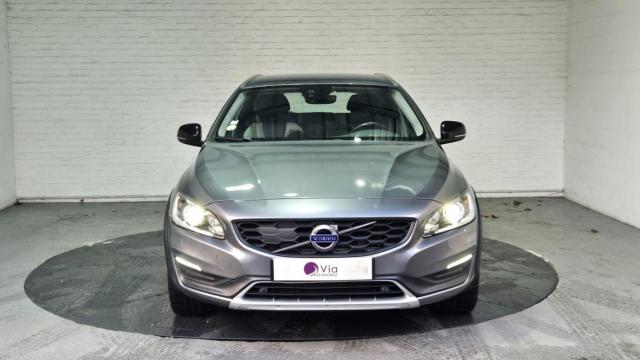 Volvo V60 Cross Country image 1