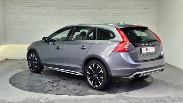 Volvo V60 Cross Country image 5