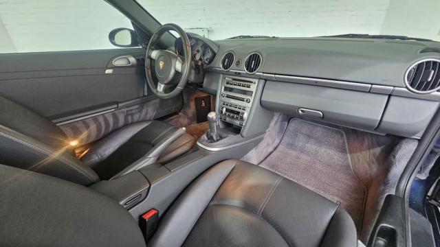 Porsche Cayman image 2