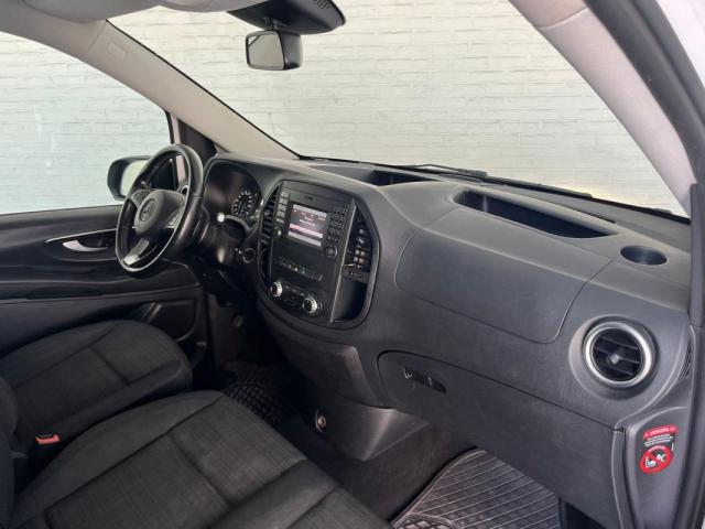 Mercedes Benz Vito image 2