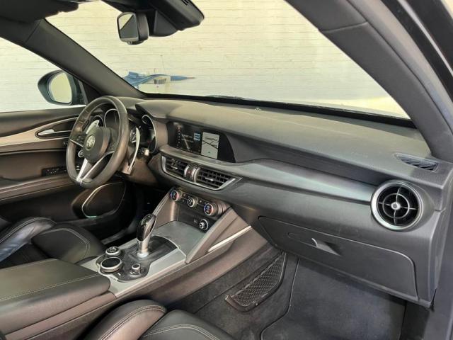 Alfa Romeo Stelvio image 6