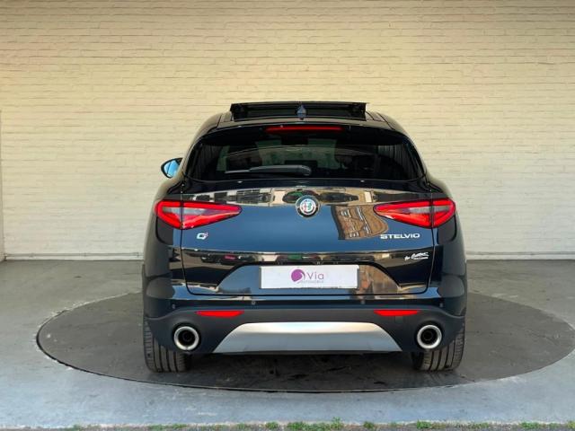 Alfa Romeo Stelvio image 5