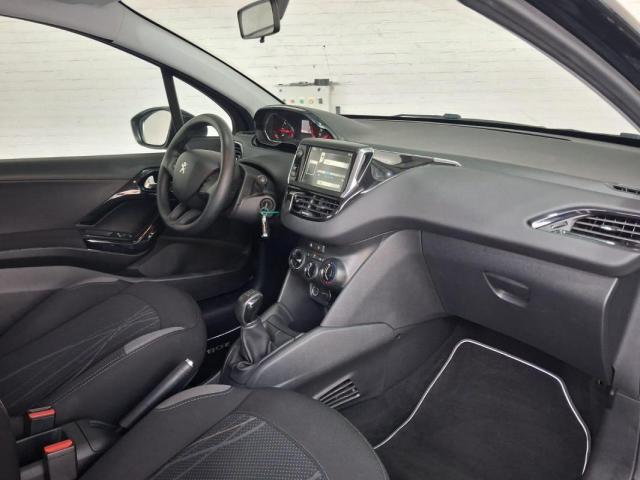 Peugeot 208 image 1