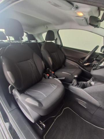 Peugeot 208 image 8