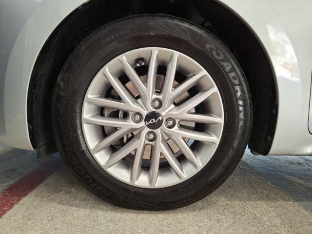 Kia Rio image 5