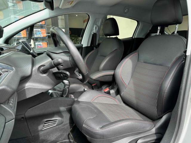 Peugeot 208 image 2
