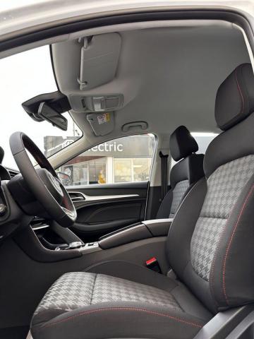 Mg Zs image 1
