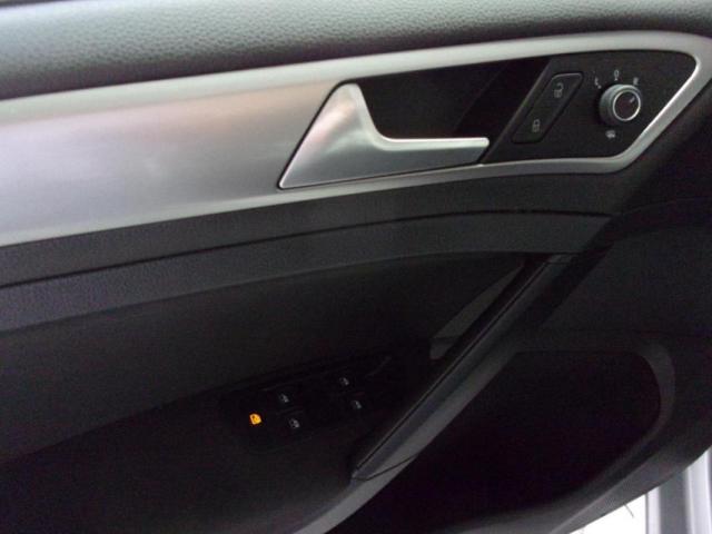 Volkswagen Golf image 8