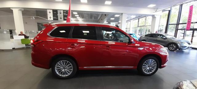 Mitsubishi Outlander image 6