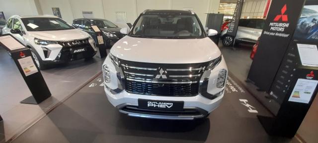 Mitsubishi Outlander image 8