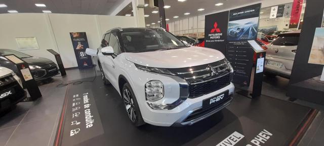 Mitsubishi Outlander image 9