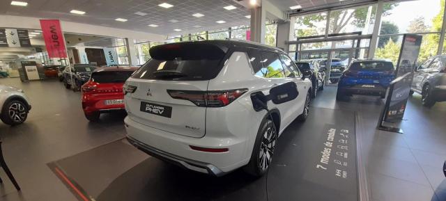 Mitsubishi Outlander image 7