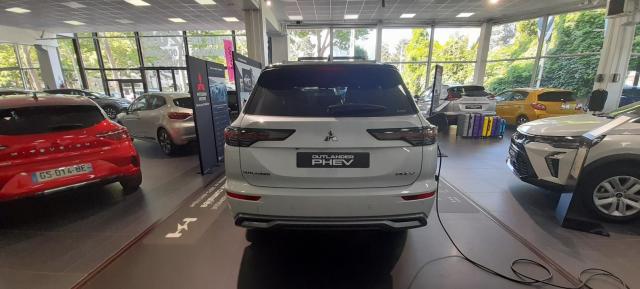 Mitsubishi Outlander image 4