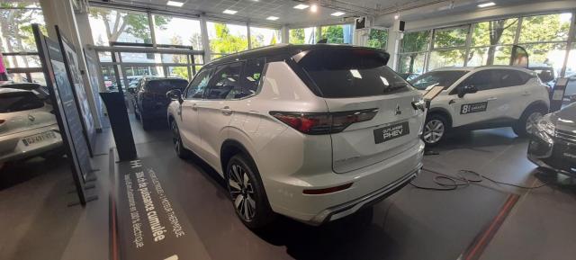 Mitsubishi Outlander image 6