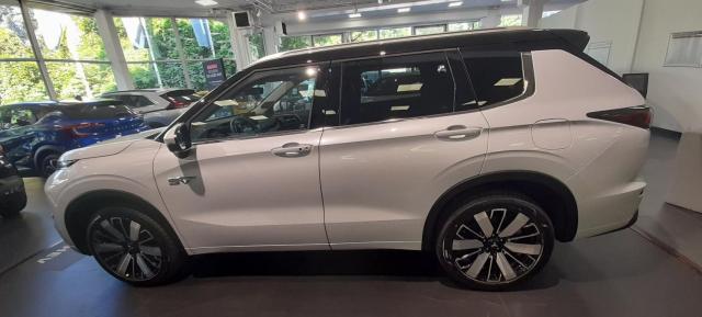 Mitsubishi Outlander image 1