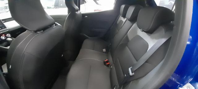 Mitsubishi Colt image 8