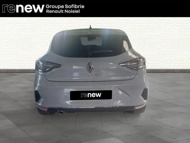 Renault Clio image 2