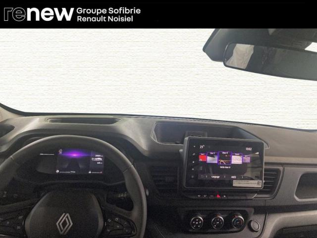 Renault Trafic image 2
