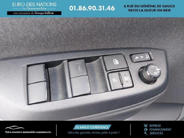 Mazda 2 image 2