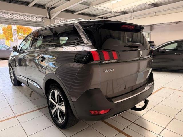 Peugeot 5008 image 2