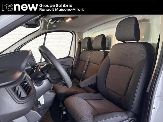 Renault Trafic image 2