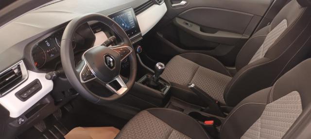 Renault Clio image 2