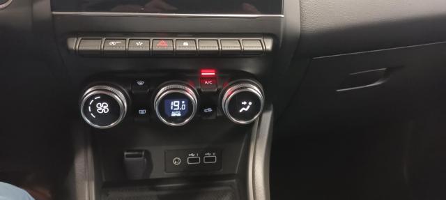 Renault Captur image 9