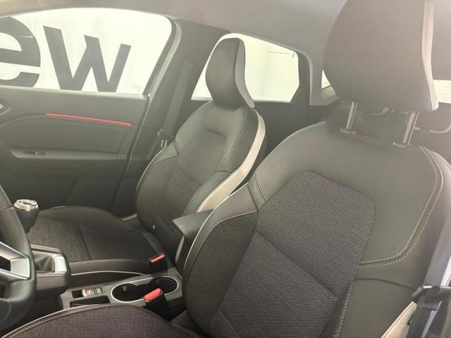Renault Captur image 1