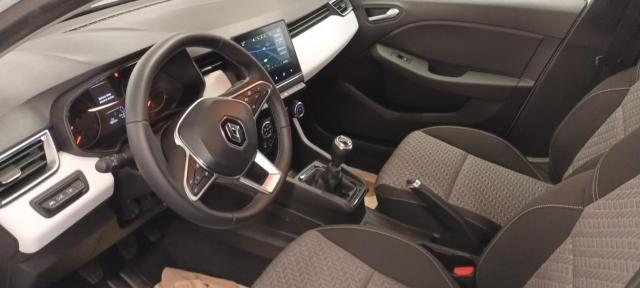Renault Clio image 2