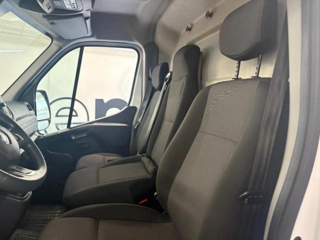 Renault Master image 2