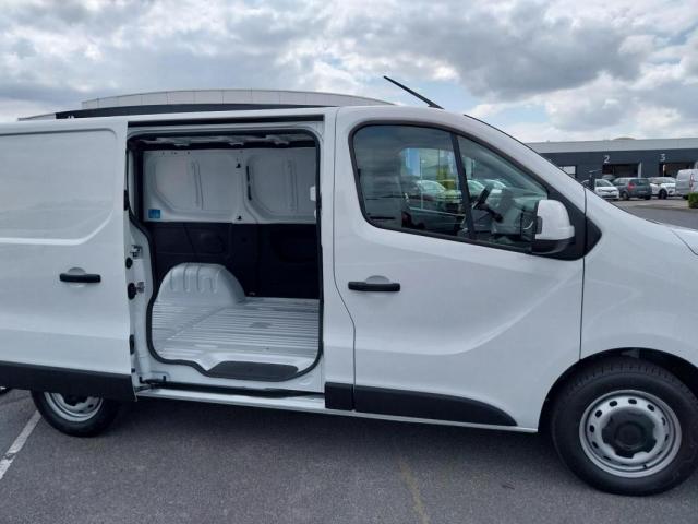 Renault Trafic image 9
